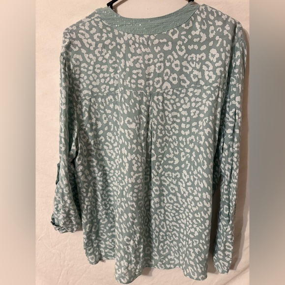 Mint Green Leopard Print Women's Top - Picture 2 of 2